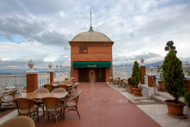 izmir historical elevator asansör cafe